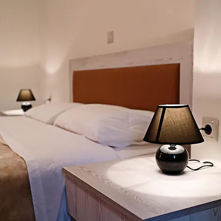 With One Bedroom In Kaloniktis-rethymno, With Pool Access An Apartment